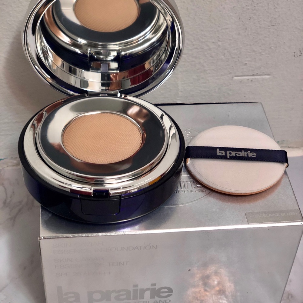 La Prairie skin caviar essence-in-foundation